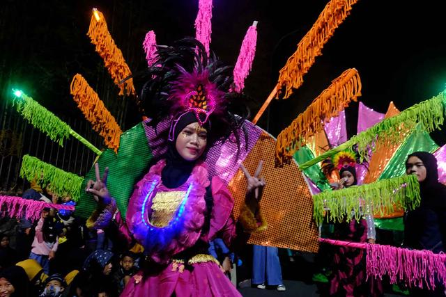 Gambar seorang wanita yang menjadi peserta dari Borobudur Night Carnival 2023.