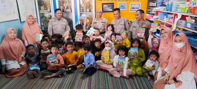 Buku disumbangkan polres Wonosobo