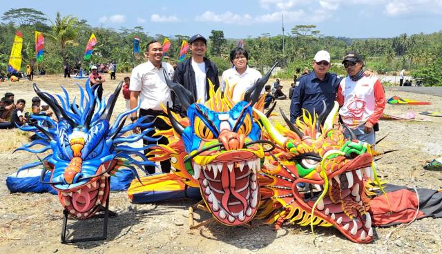 layangan berbentuk naga