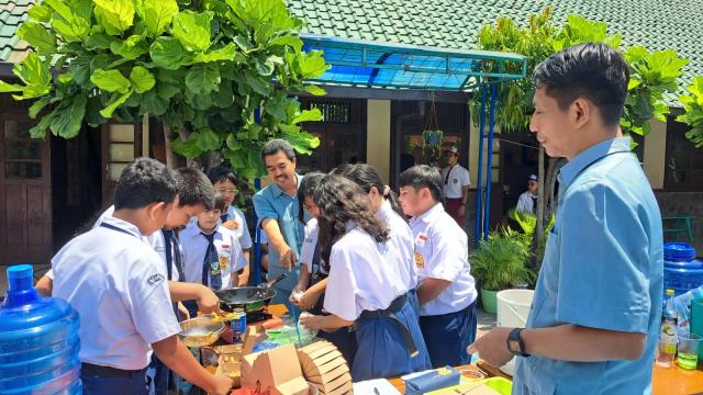 Latih Siswa Pandai Berwirausaha