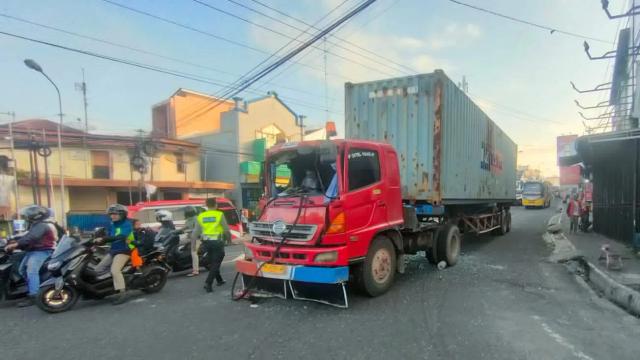 Dua truk