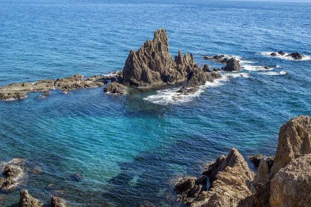 mitos Pantai Logending Kebumen