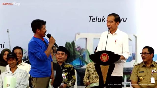 Warga Kampung Laut