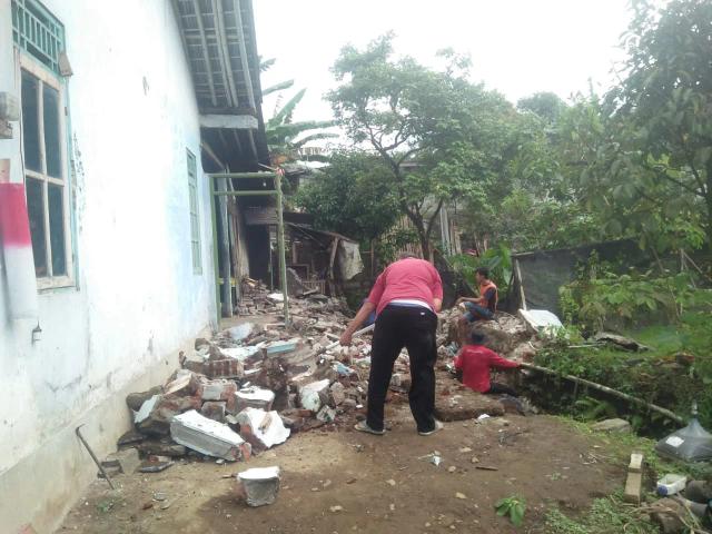 Rumah roboh