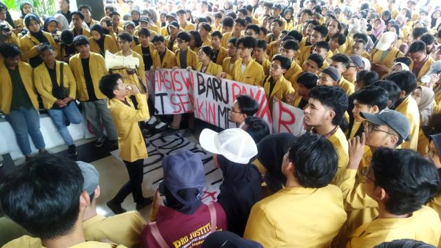 Mahasiswa demo