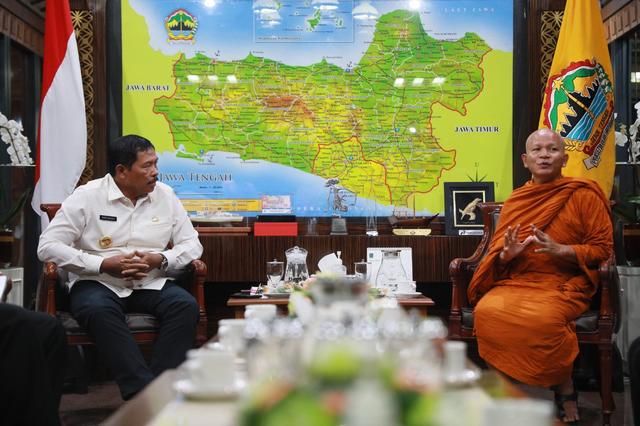 bhikkhu thudong