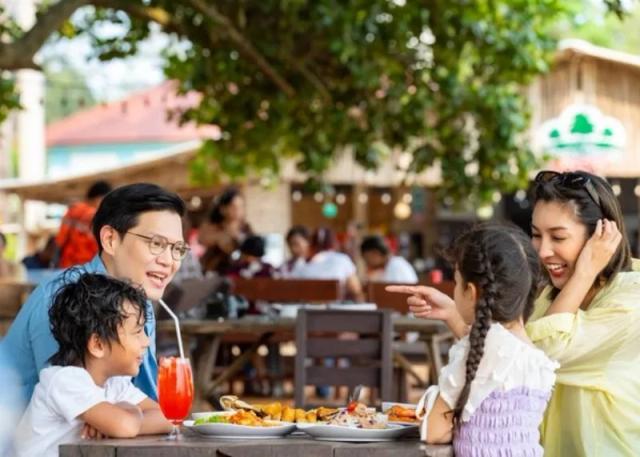 Temukan rekomendasi tempat makan enak dekat Pantai Petanahan, Kebumen. Nikmati berbagai kuliner lezat saat liburan Anda bersama keluarga.