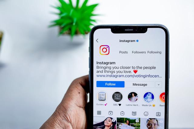 Cara melihat Story Instagram tanpa ketahuan