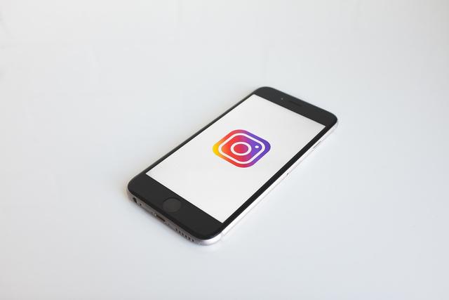 Cara keluar dari grup DM di Instagram