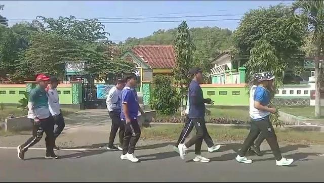 Lomba gerak jalan