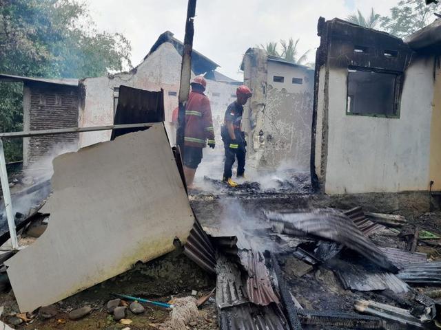 Rumah terbakar