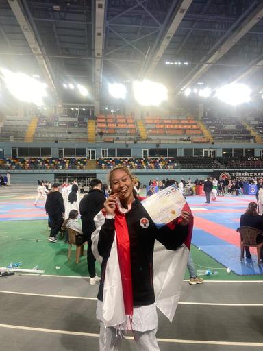 Karateka putri Kabupaten Purbalingga, Alveronika Tirtasole (16), meraih medali perunggu nomor kumite +61 kg pada ajang Karate Championship 34th International Bosphorus Cup Istanbul, Turki, yang berlangsung 13-15 Desember 2024. (Foto: Dok. KONI Purbalingga).