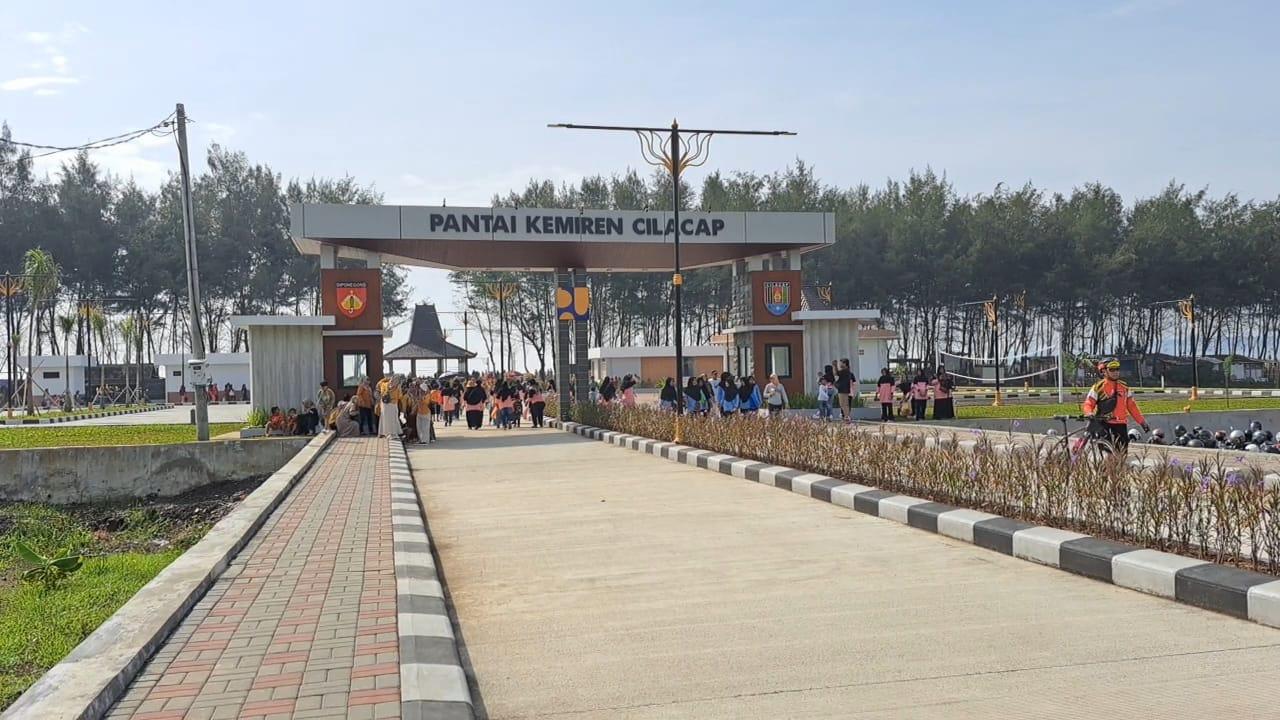 Pantai Kemiren Cilacap