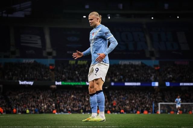Erling Haaland kini menjadi simbol keganasan lini serang Manchester City