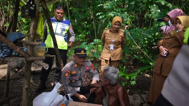 lansia sebatang kara