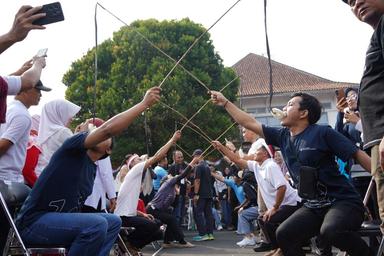lomba makan kerupuk
