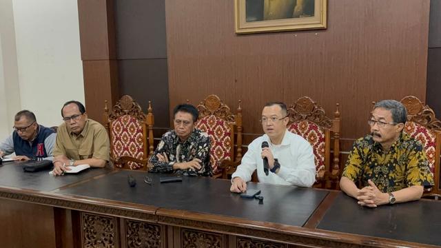 plt rektor unsoed