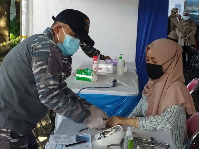 pt solusi bangun indonesia, vaksin covid-19, vaksinasi massal, pelabuhan tanjung intan, cilacap, serayunews, serayunews, berita terkini, berita hari ini