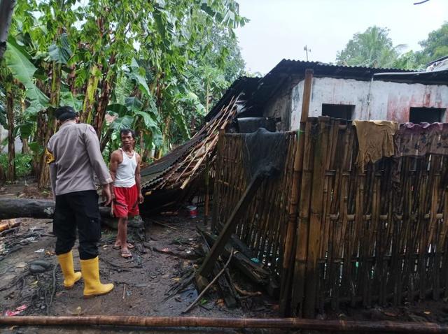 Hujan Badai Terjang Desa Muntang Kemangkon, Rumah Warga Porak-poranda