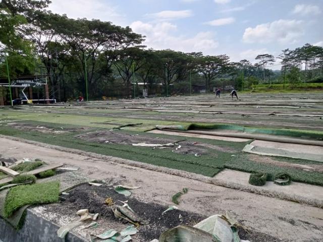 Lapangan mini soccer di kompleks wisata The Pikas Artventure Banjarnegara