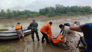 Evakuasi mayat di sungai Klawing Purbalingga