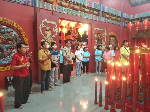 Umat Tri Dharma Purbalingga berdoa bersama menyambut Imlek di Klenteng Ho Tek Bio