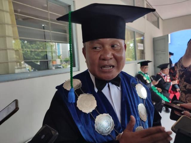 Guru Besar UMP Prof Dr Suwarno