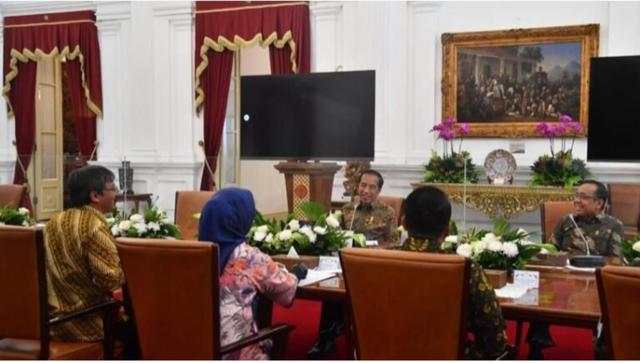 presiden Jokowi menerima dewan pers
