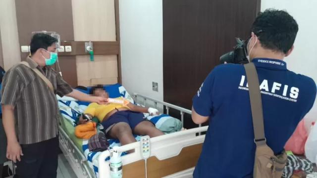 Bocah 10 tahun berinisial A, asal Purbalingga, terbaring di rumah sakit, akibat luka terkena ledakan petasan