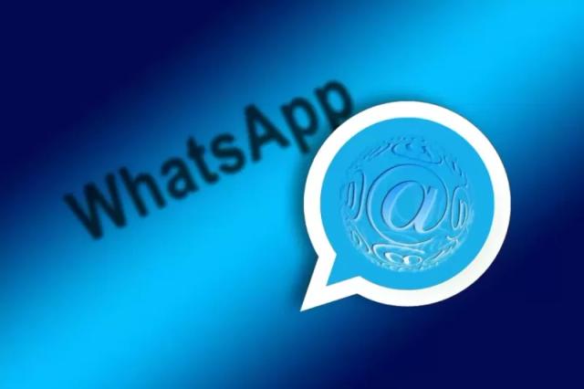 Gambar sebuah logo aplikasi WhatsApp berwarna biru.
