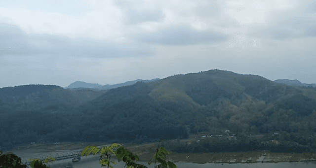 Gambar pemandangan alam Sungai Serayu dari atas Bukit Watu Meja