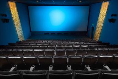Gambar sebuah ruangan di gedung bioskop, ilustrasi jadwal nonton bioskop di Purbalingga hari ini.