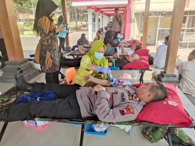 Gambar suasana kegiatan donor darah, ilustrasi baksos di Mapolda Jateng Semarang.