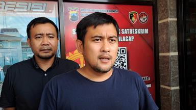 Kasatreskrim Polresta Cilacap Kompol Guntar Arif Setiyoko memberikan keterangan terkait kasus dugaan pembunuhan pengacara asal Purwokerto di Cilacap. (Ulul Azmi)